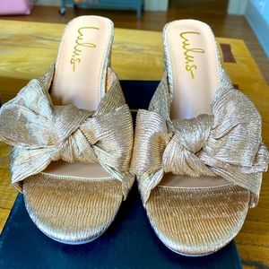 Brand new never worn LuLus rose gold knitted block heel